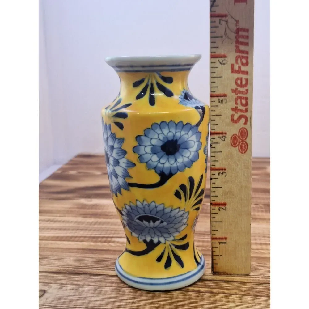 Stunning 1950's famille jaune Yellow Porcelain Vase with‎ Blue Chrysanthemums 6
